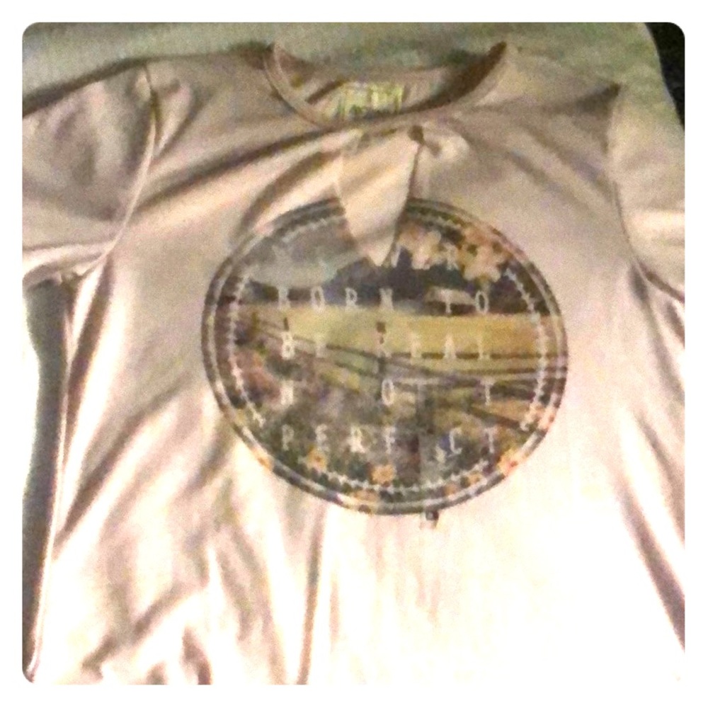 Buckle choker tee